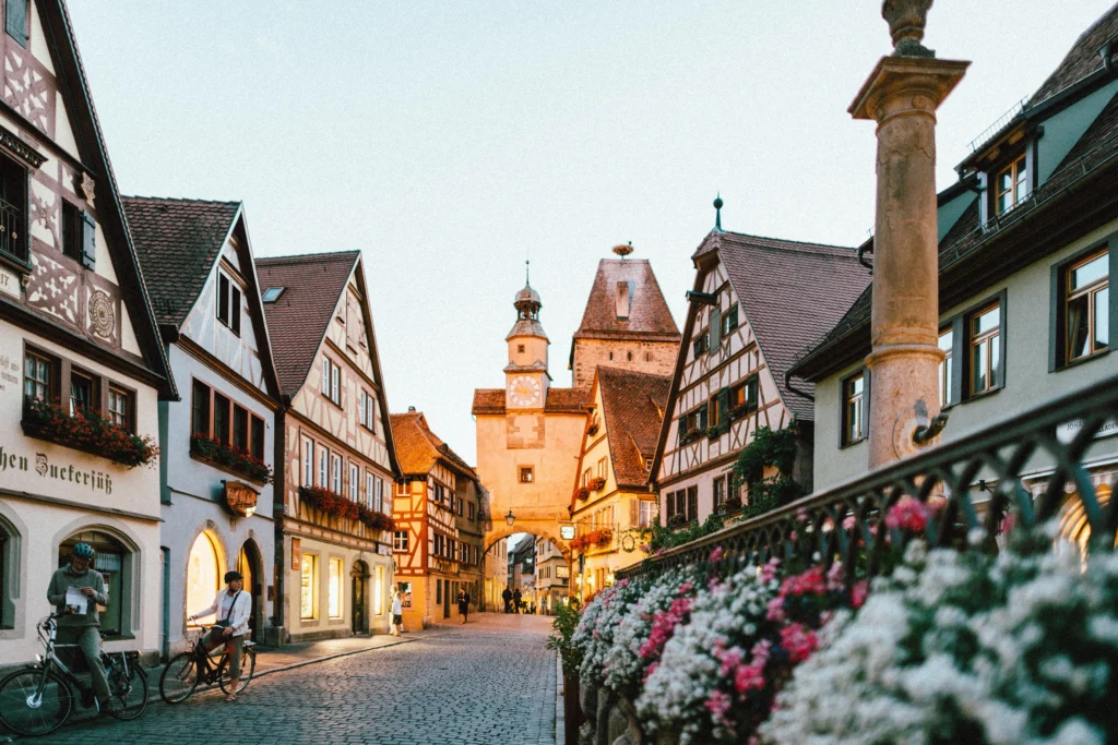 Chương Trình Chuyển Đổi Bằng Tại CHLB Đức 2 Rothenburg ob der Tauber Germany roman kraft g gwdpsCVAY unsplash
