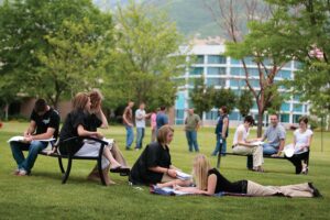 Du Học Bậc Trung Học Phổ Thông 1 cuoc song sinh vien my